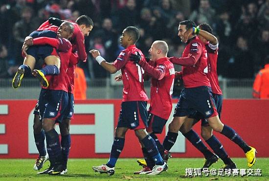 圣埃蒂安胜出,卫冕冠军实力雄厚,掌声雷动的简单介绍 圣埃蒂安胜出,卫冕冠军实力雄厚,掌声雷动的简单介绍