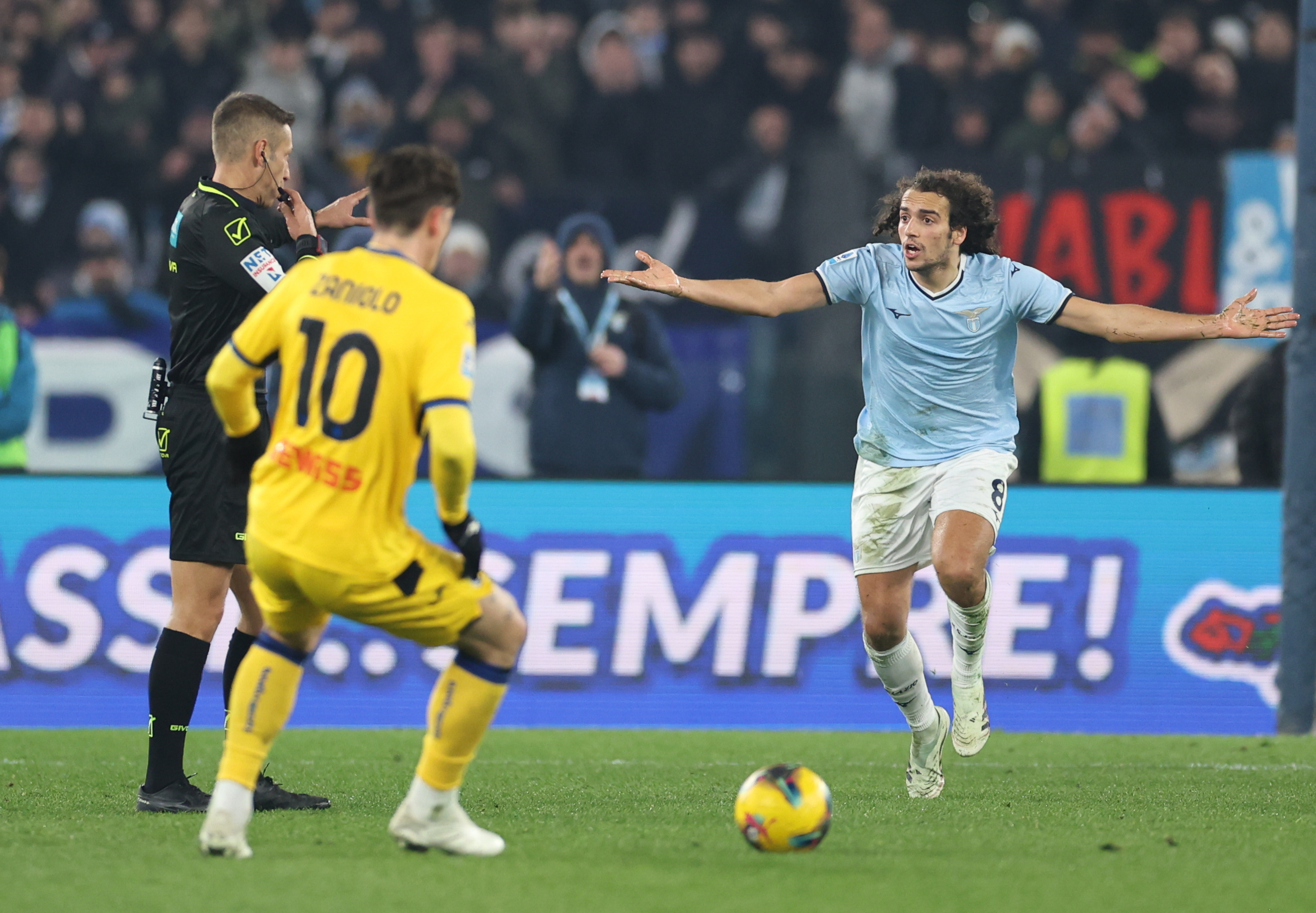 拉齐奥主场不敌,新帅面临考验,稳步上升 拉齐奥主场不敌,新帅面临考验,稳步上升