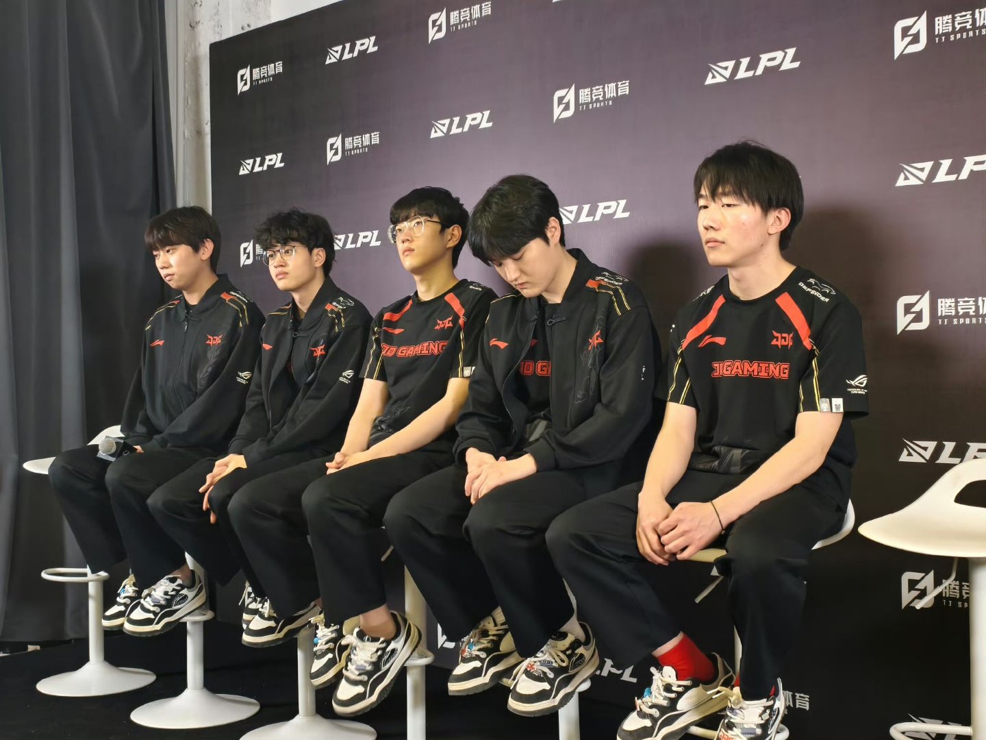 包含BLG横扫JDG，Canyon极限生还后反打峡谷大战全球总决赛，成为赛场最大亮点的词条