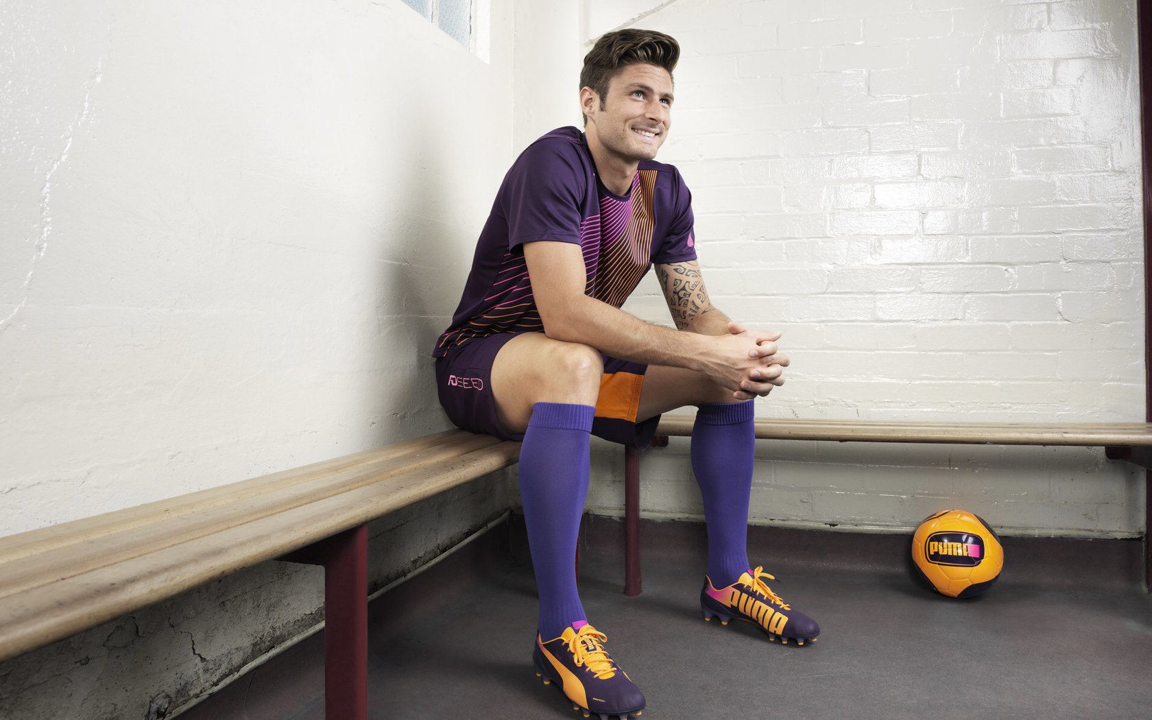 喀麦隆奇迹与亚洲之光，当非洲雄狮淘汰德甲冠军，李刚仁在欧冠决赛接管比赛